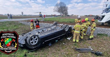Chrzanów. Pijany kierowca wjechał w pociąg pasażerski, wiózł ze sobą syna