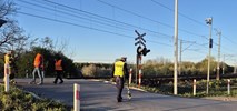 Turów. Samochód zatrzymał się na przejeździe, uderzył w niego pociąg (wideo)