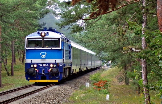 Majówka z PKP Intercity. Więcej miejsc w pociągach i powrót Jantara