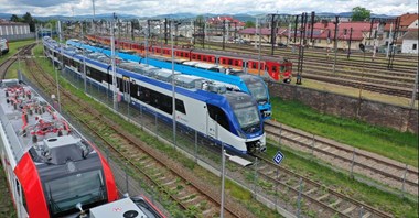 Hybryda Newagu dla PKP Intercity już na torach (wideo)