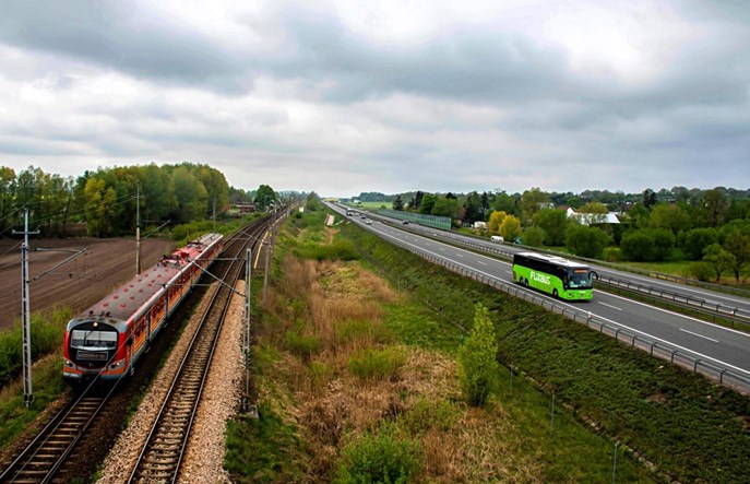 Koleo i FlixBus: Wspólny bilet kolejowo-autobusowy przyciągnął wielu podróżnych