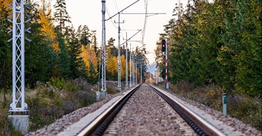 Linia kolejowa do pierwszej polskiej elektrowni jądrowej z systemami Kombudu