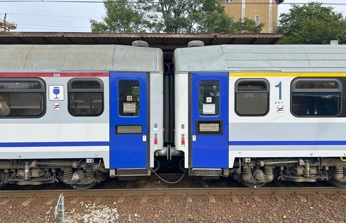 PKP Intercity: Drzwi da się otworzyć poza peronami. Co zrobi przewoźnik?