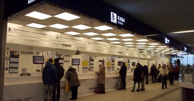 PKP Intercity: Tylko co ósmy bilet kupowany w kasie 