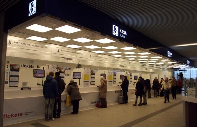 PKP Intercity: Tylko co ósmy bilet kupowany w kasie 