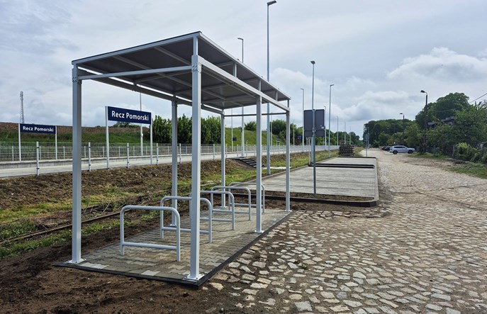 PLK: Nowe parkingi przy przystankach kolejowych w Kołobrzegu i Reczu
