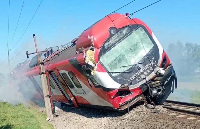 Linia Poznań – Piła wciąż zablokowana po wypadku. Objazdy Intercity