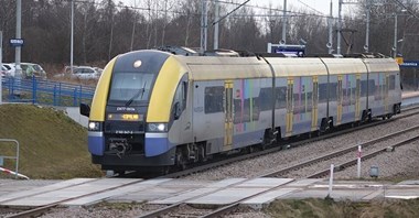  KMŁ posyłają składy Pesa Acatus II na P5