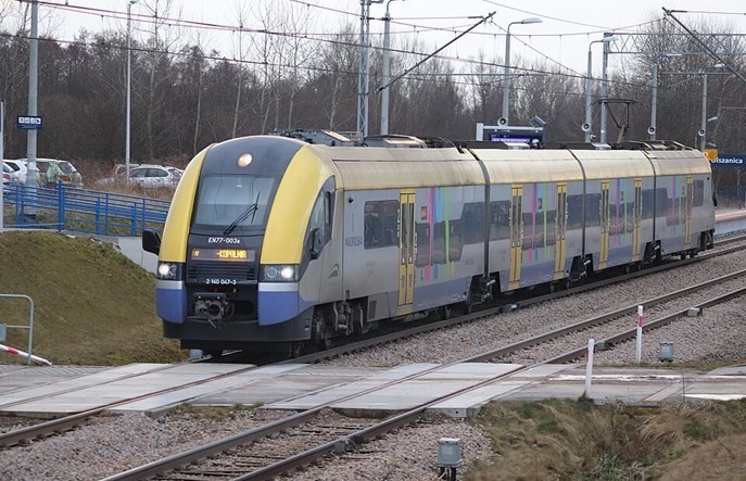  KMŁ posyłają składy Pesa Acatus II na P5