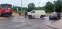 Pleszew. Dostawczakiem w pociąg, to mogło się skończyć tragicznie