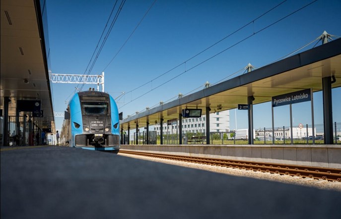 Śląskie: Pociągi z Opola kończyłyby bieg w Pyrzowicach 