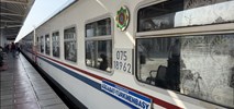 Koleją przez Turkmenistan. Marmurowe dworce i wagony z ZSRR