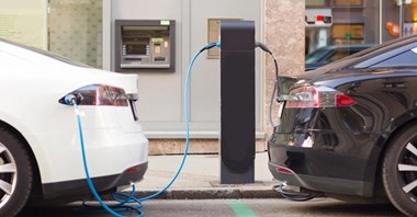 Największe mity o autach elektrycznych – zasięg, awaryjność i ekologia pod lupą