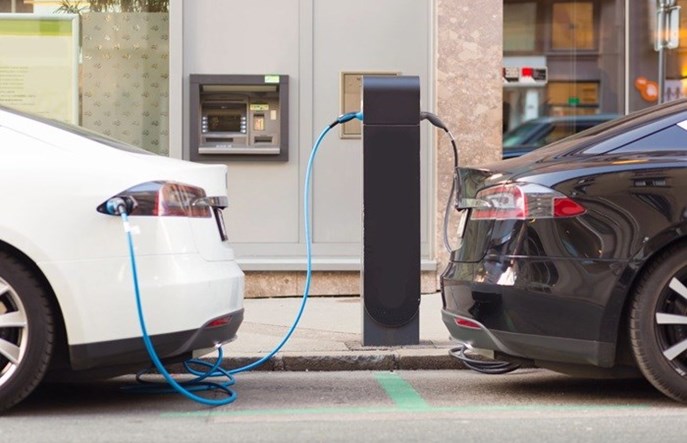 Największe mity o autach elektrycznych – zasięg, awaryjność i ekologia pod lupą
