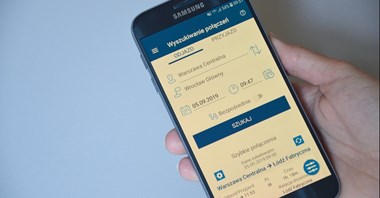 UTK: Polacy coraz chętniej kupują bilety w internecie