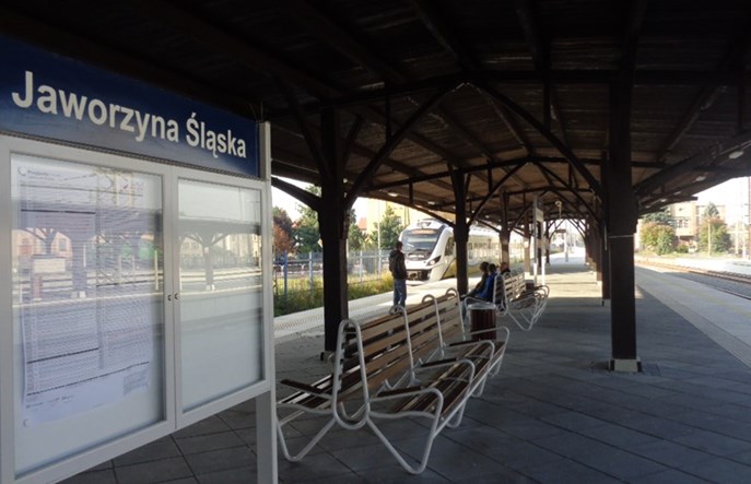 Dolnośląskie: Tor bezstykowy pomiędzy Świdnicą a Jaworzyną Śląską 