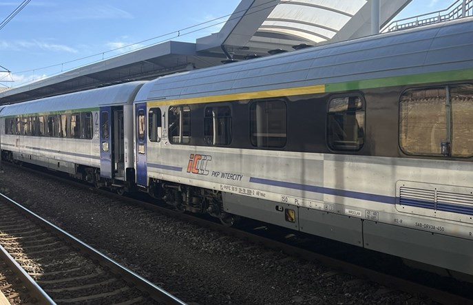 Prawie połowa pociągów PKP Intercity codziennie jedzie dłużej. Przez wózki