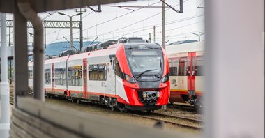 Jak szybko jeździły pociągi pasażerskie w 2025 r.?