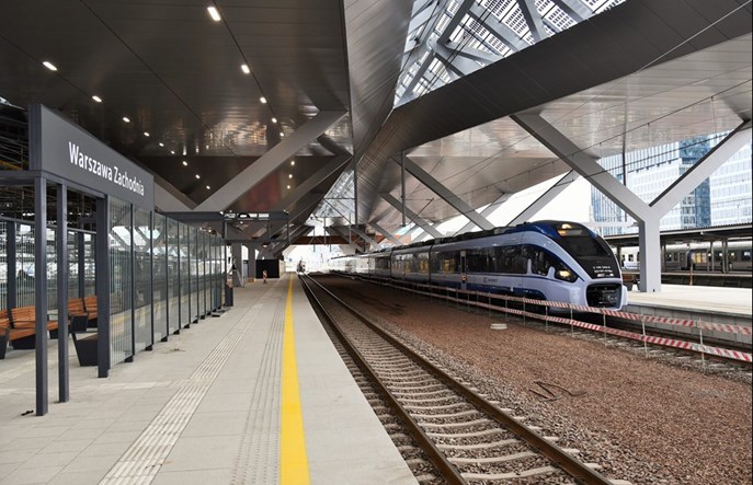 Pięciolatka została sama na peronie. Pociąg PKP Intercity ruszył dalej