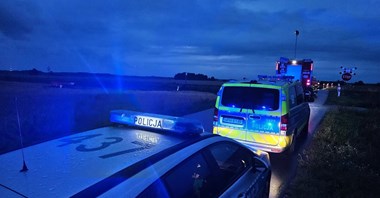 Grucele. Śmiertelny wypadek na przejeździe, zderzenie osobówki z lokomotywą