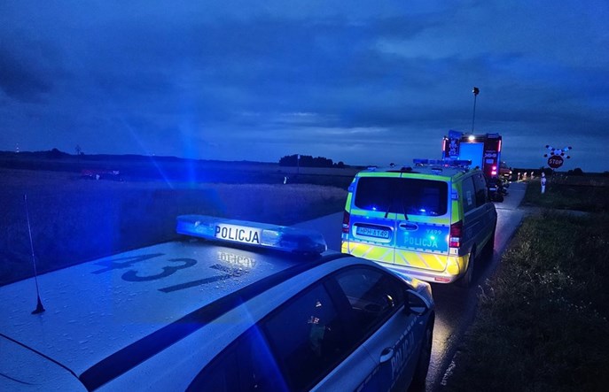Grucele. Śmiertelny wypadek na przejeździe, zderzenie osobówki z lokomotywą