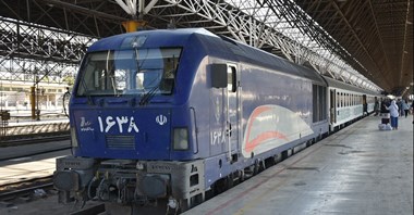 Iran zawiesił połączenia na kluczowej trasie po amerykańskich atakach