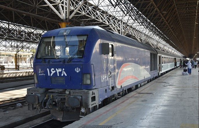 Iran zawiesił połączenia na kluczowej trasie po amerykańskich atakach
