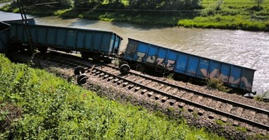 Wierchomla Wielka. Wykolejenie pociągu towarowego, część wagonów w Popradzie