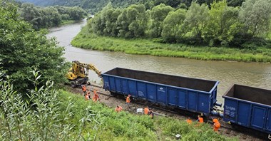 Trwa usuwanie skutków wykolejenia składu w Małopolsce. Niedziela także bez pociągów