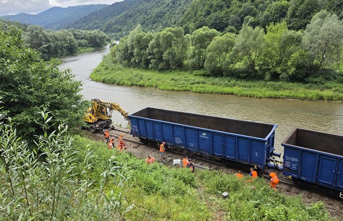 Trwa usuwanie skutków wykolejenia składu w Małopolsce. Niedziela także bez pociągów