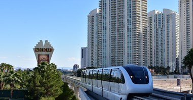 Monorail w Las Vegas. Po jednej szynie przez stolicę rozrywki