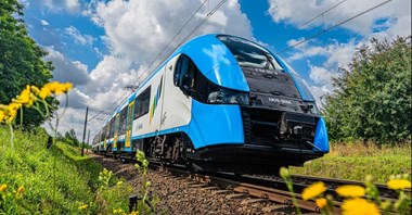 Raźniej i taniej – tak jeździ się pociągami Kolei Śląskich w grupie 