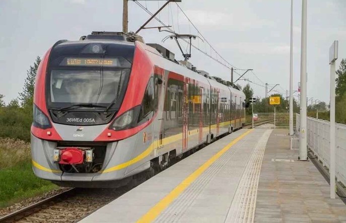 Płock: Problemy ze skomunikowaniami pociągów ŁKA i KM 