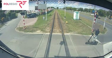 Rzeszów. Nastolatek na hulajnodze kontra pociąg [wideo] 
