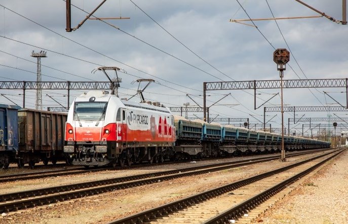 Przewozy towarowe: Czwarty z rzędu miesiąc poprawy. Półrocze na plusie