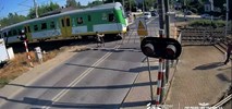 Boża Wola. Byłaby powtórka z Podkarpacia, hulajnogą wprost pod pociąg [wideo]