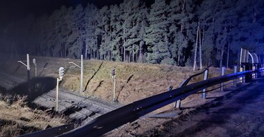 Samochód przebił barierę i spadł na tory. Jest wyrok bezwzględnego więzienia