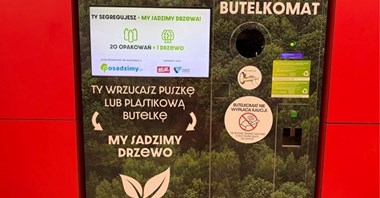 Butelkomat na krakowskim lotnisku. Można zbierać opakowania z kaucją i nie oddawać pieniędzy? 