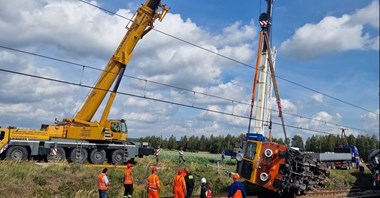 Lokomotywa i część wagonów z Sokolnik Suchych usunięta. Trwa naprawa torowiska i sieci trakcyjnej
