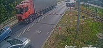 Tuchola. Kierowca TIR-a stanął na przejeździe kolejowym, potem rogatki poszły w dół [WIDEO]