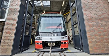 Pierwsza Škoda 15T już w Łodzi. Rozpoczyna się współpraca Eniki i MPK [zdjęcia]