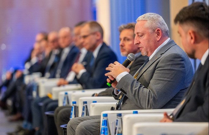 Zdziarski (PESA), Prejs (Siemens), Fryczkowski (Alstom), Świerkot (Stadler), Przyżycki (Hitachi Rail) na Kongresie Kolejowym! 