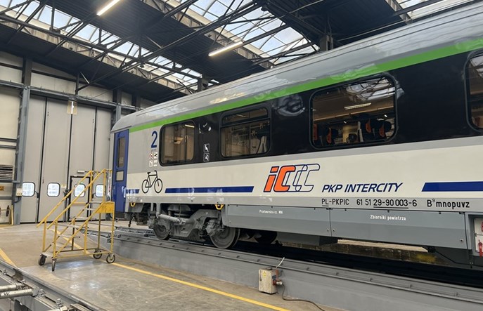 PESA łapie opóźnienia w naprawach wagonów PKP Intercity