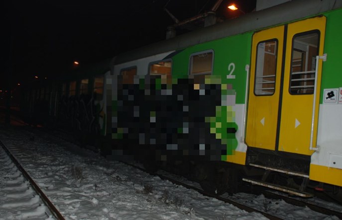 Złapali grafficiarzy. Do 5 lat za zniszczenie pociągu KM