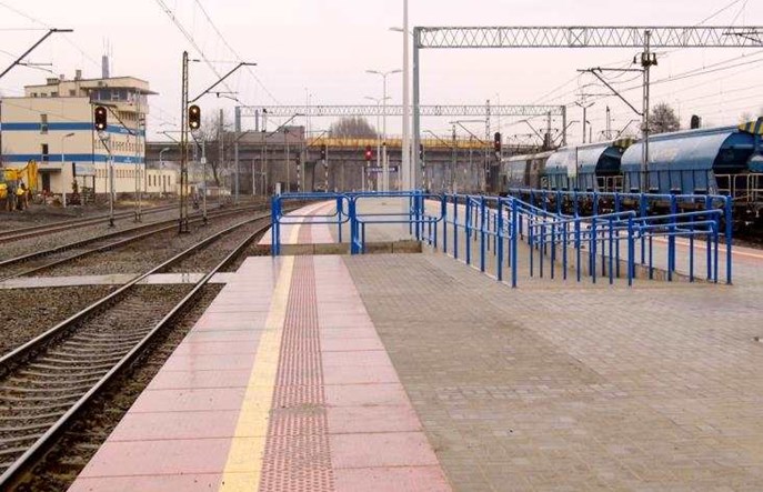 Częstochowa: Pasażer pobił potrąconego przez pociąg i maszynistę