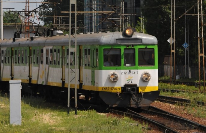 Całkowite zamknięcie – krótsze utrudnienia? Piastów nie ufa PKP PLK