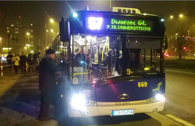 Bydgoszcz: Zamiast chodnika – bezpłatny autobus