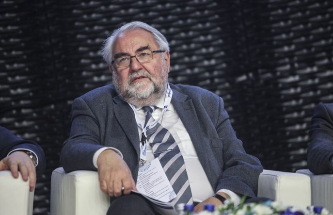  Syryjczyk: Kolej na lotnisko 