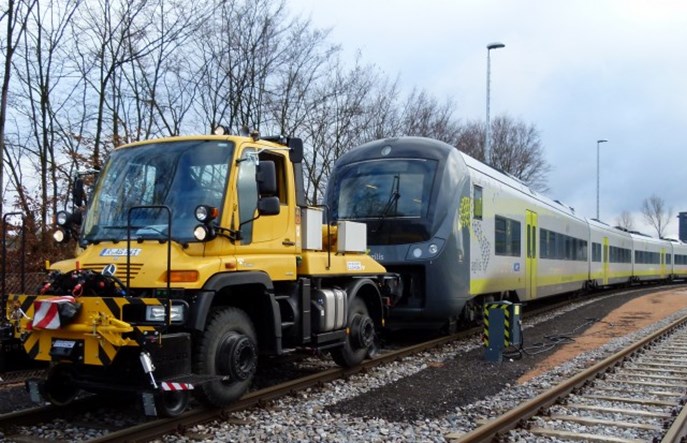 Czy pojazdy szynowo-drogowe zastąpią lokomotywy manewrowe?