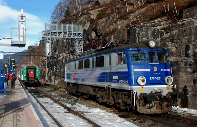 PKP Intercity odda do napraw i modernizacji 48 lokomotyw